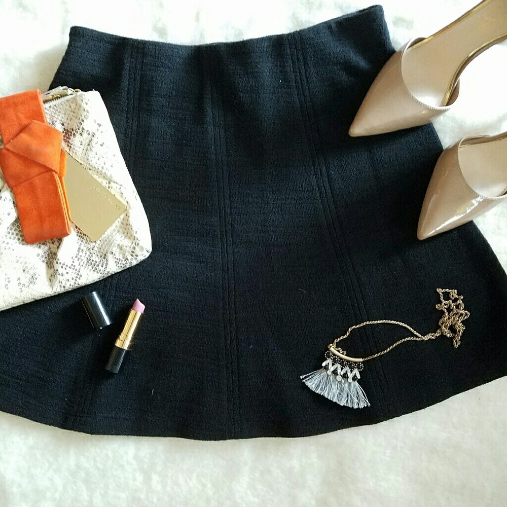 ****SOLD*****  (NWT) LOFT skirt
